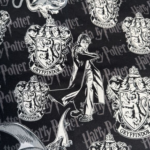 Harry Potter Cotton Fabric 52x41” Black & White Gryffindor House Crest - Picture 2 of 5